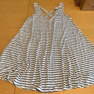 American Eagle soft and sexy white black stripe swing dress medium vneck